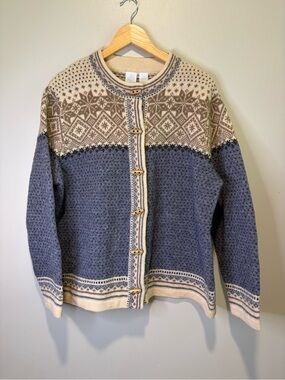 Vtg Nordic-Patterned 100% Wool Blue and Cream Knit Cardigan Sweater